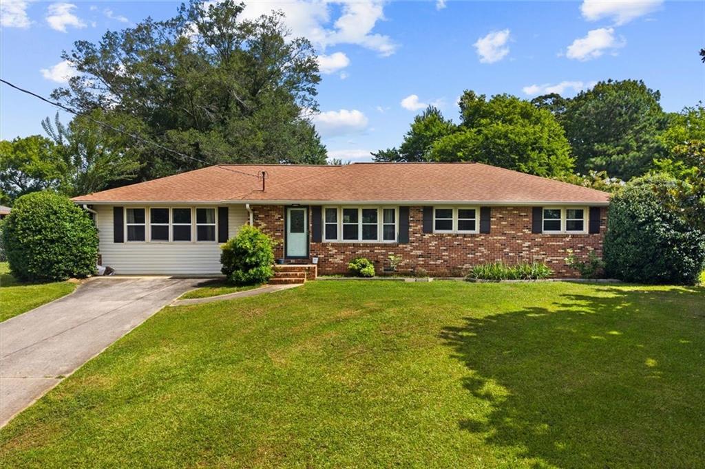 8 Cameo Drive NW Property Photo 1