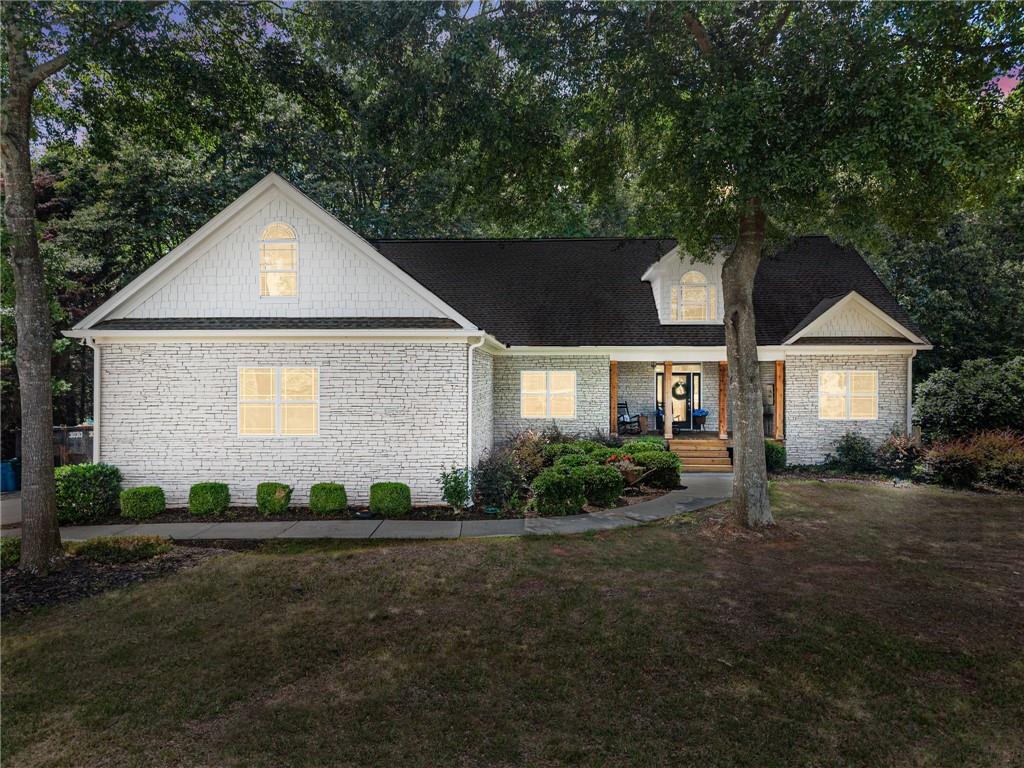 860 Lakeview Drive Property Photo 2