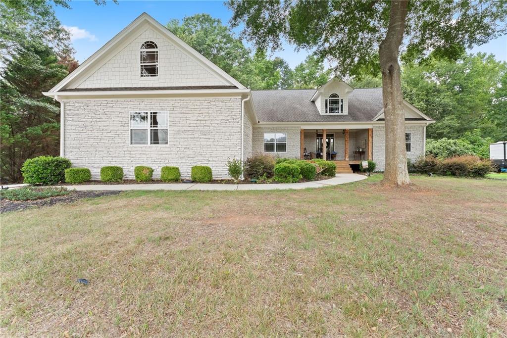 860 Lakeview Drive Property Photo 3