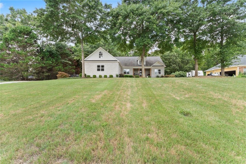 860 Lakeview Drive Property Photo 5
