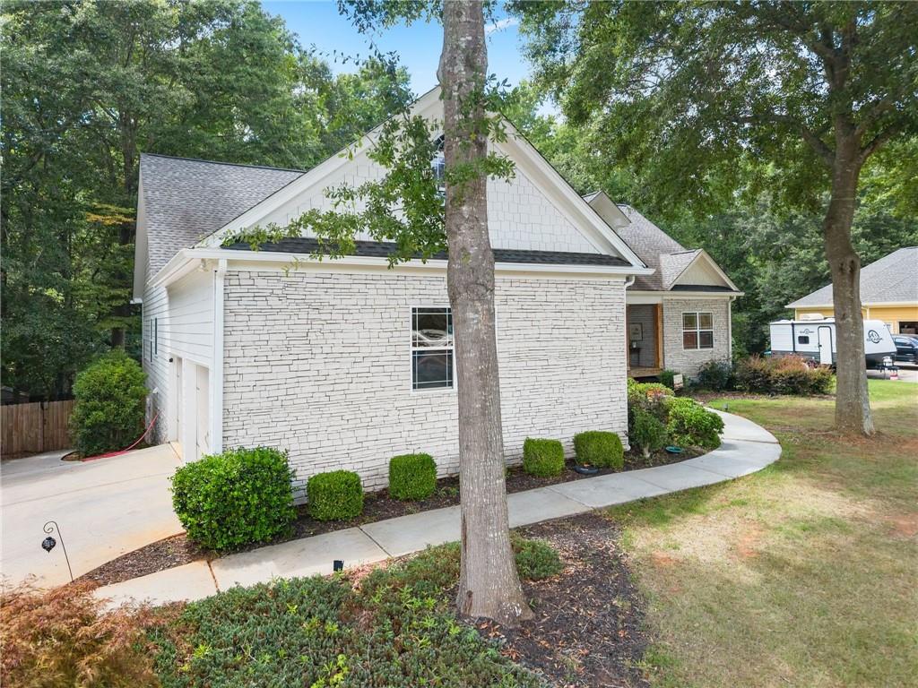 860 Lakeview Drive Property Photo 6