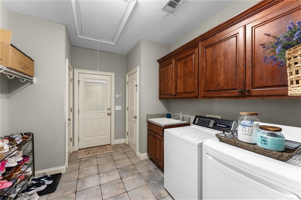 860 Lakeview Drive Property Photo 32