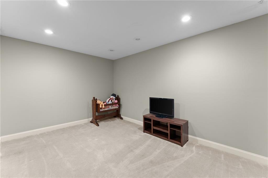 860 Lakeview Drive Property Photo 62