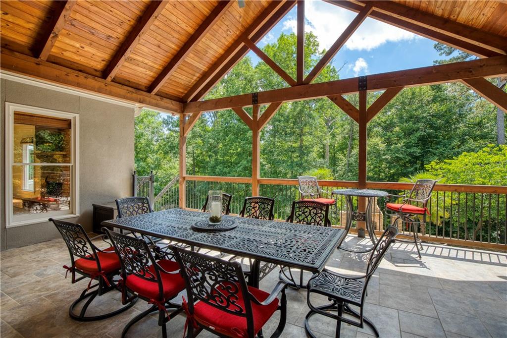 8320 Glen Lake Drive Property Photo 3