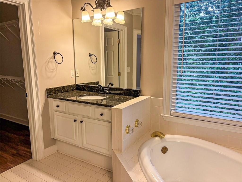 100 Wyngate Drive Property Photo 13