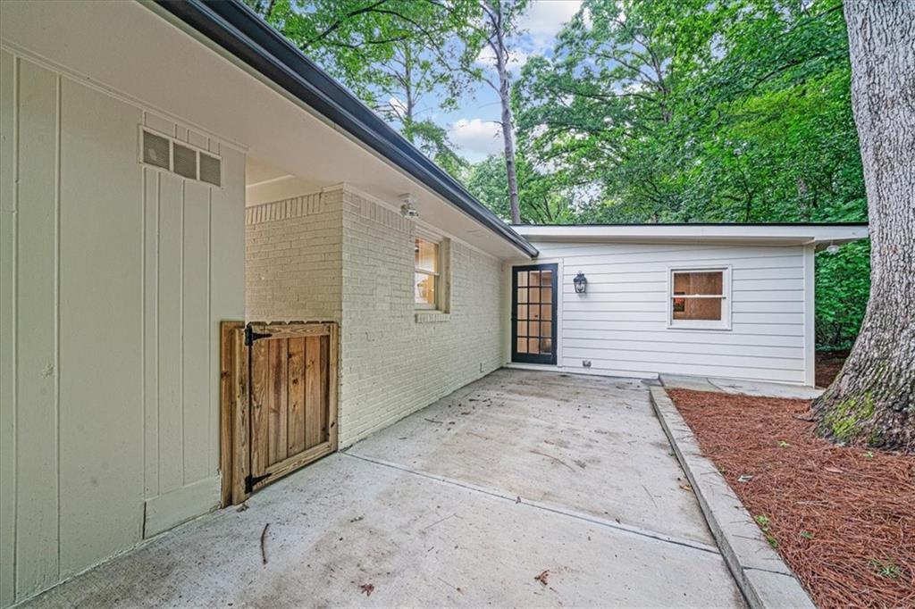 1875 Ravenwood Way Ne Property Photo 22
