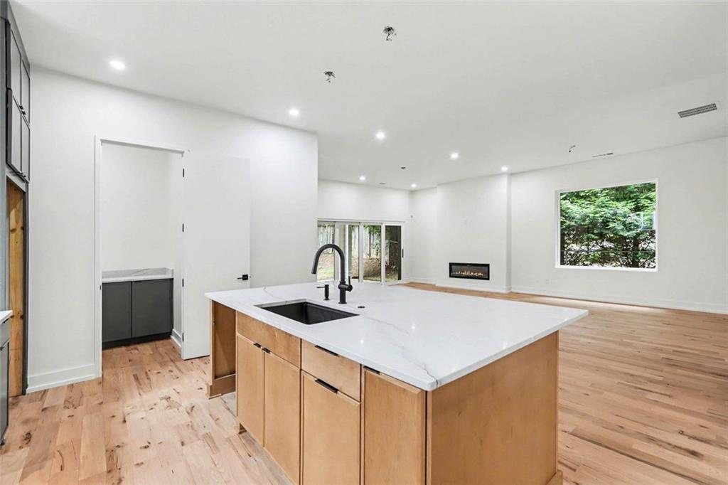 7809930 Property Photo 12
