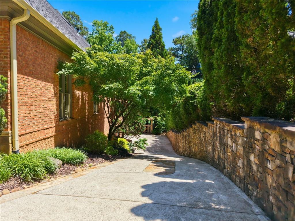 6945 Wakehurst Place Property Photo 3