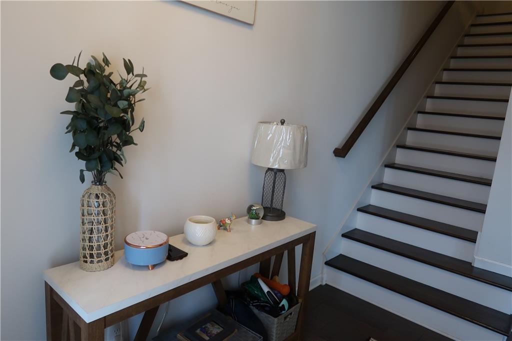 5740 Radford Loop Property Photo 7