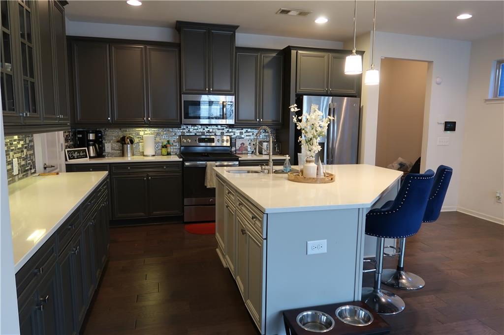 5740 Radford Loop Property Photo 8