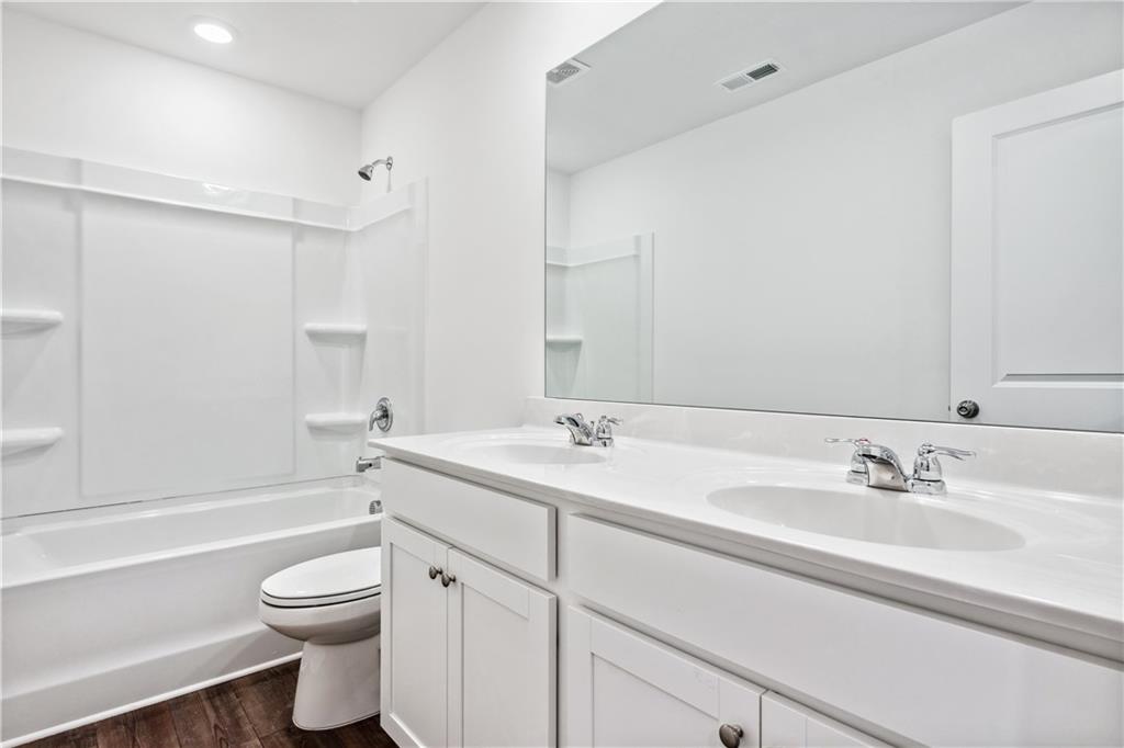 33 Constitution Avenue Property Photo 23
