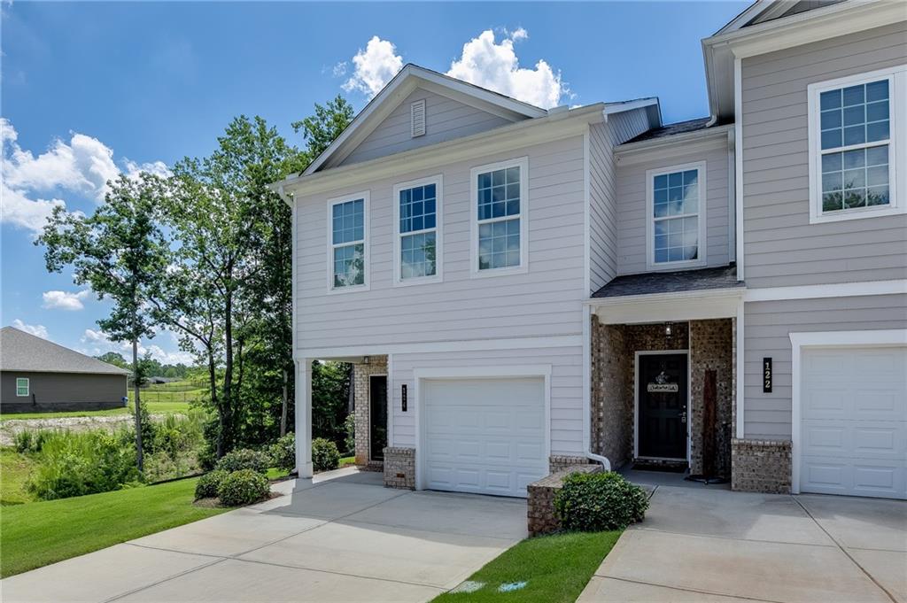 124 Greenview Court Property Photo 3