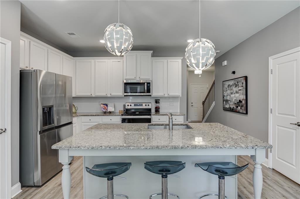 124 Greenview Court Property Photo 8