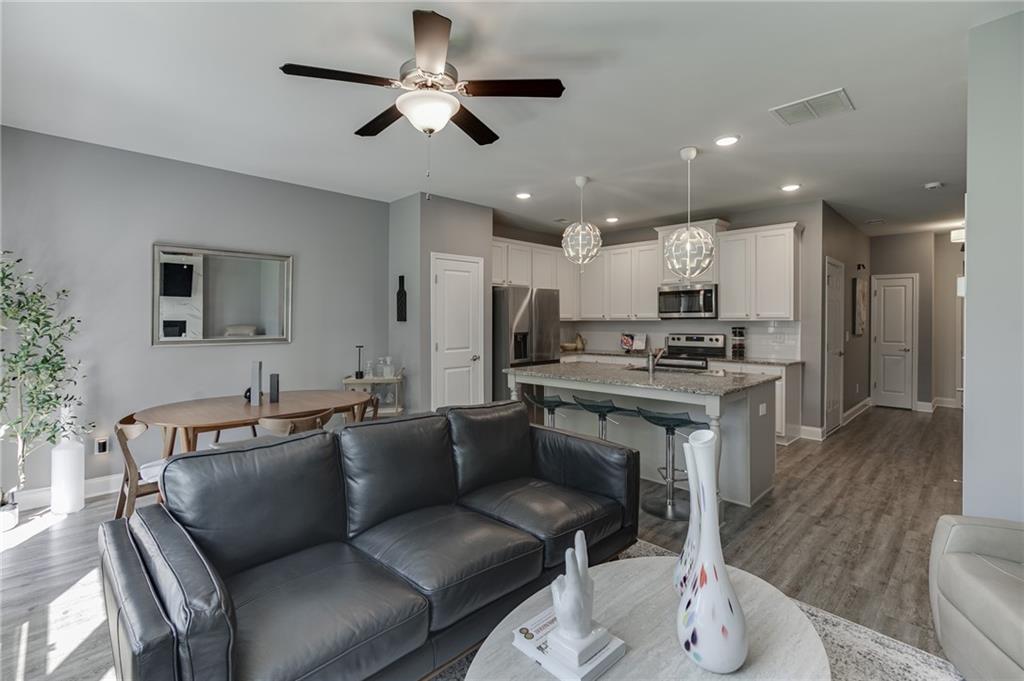 124 Greenview Court Property Photo 16