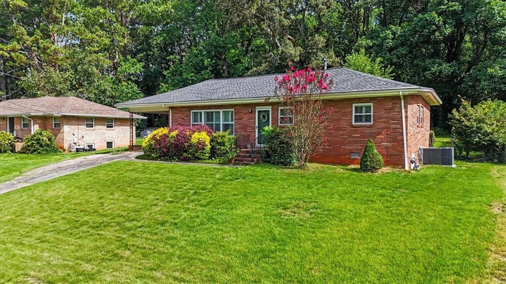 134 Larose Circle SE Property Photo 1