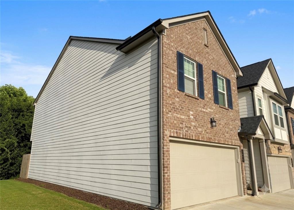 1433 Ben Park Way Property Photo 2