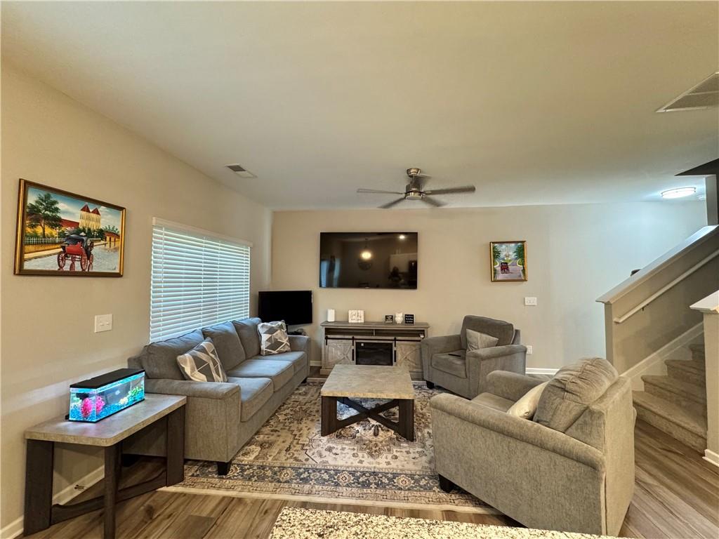 1433 Ben Park Way Property Photo 5