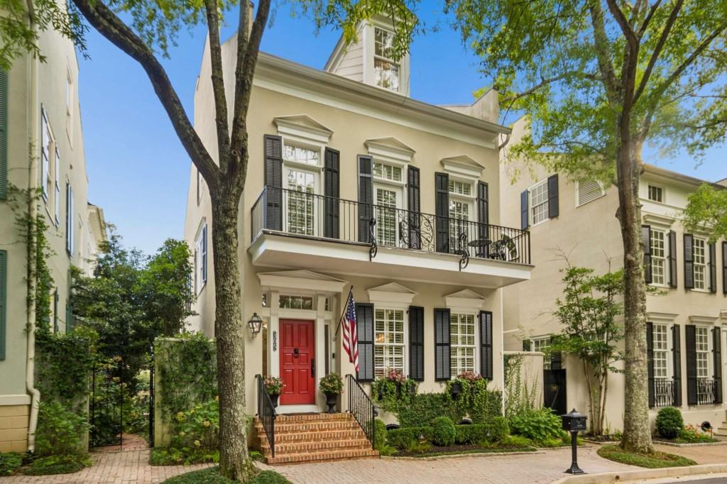 305 Abercorn Square Property Photo 1