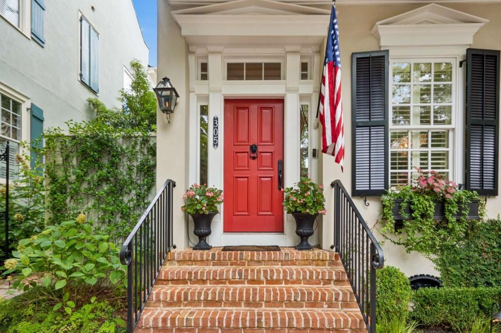 305 Abercorn Square Property Photo 8