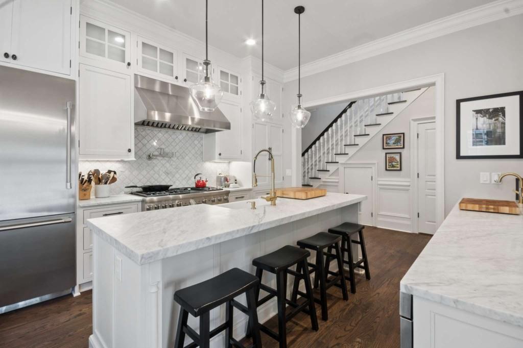 305 Abercorn Square Property Photo 16