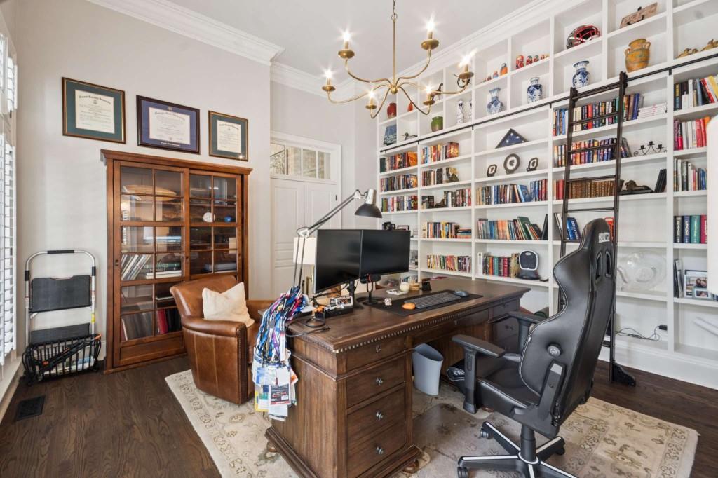 305 Abercorn Square Property Photo 22