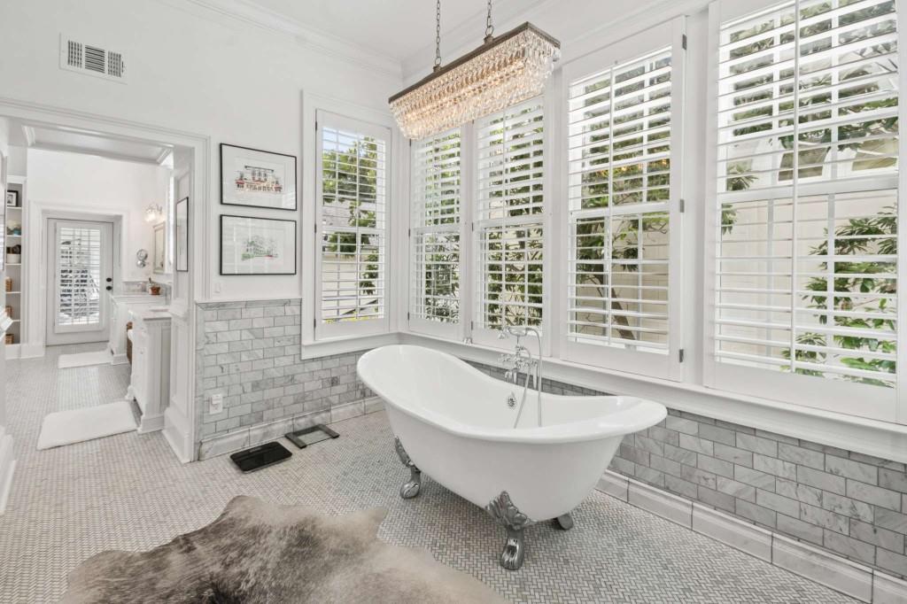 305 Abercorn Square Property Photo 25