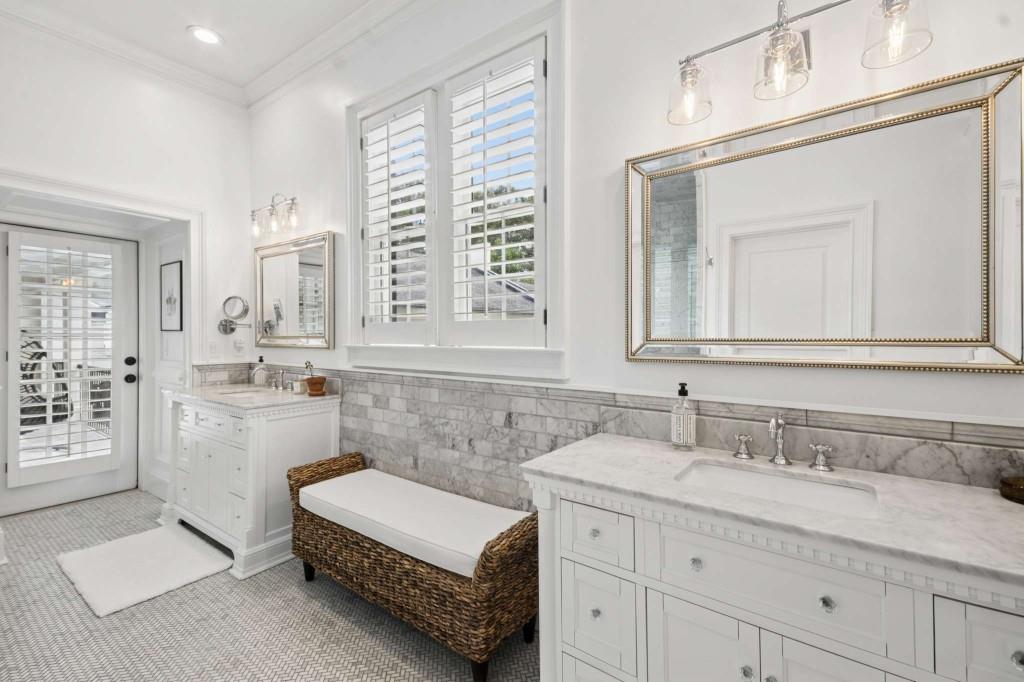 305 Abercorn Square Property Photo 27