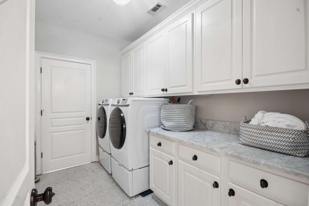 305 Abercorn Square Property Photo 29