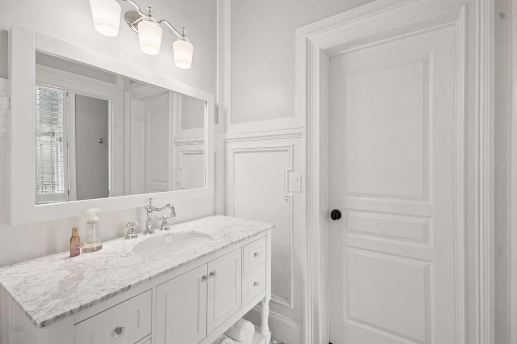 305 Abercorn Square Property Photo 33