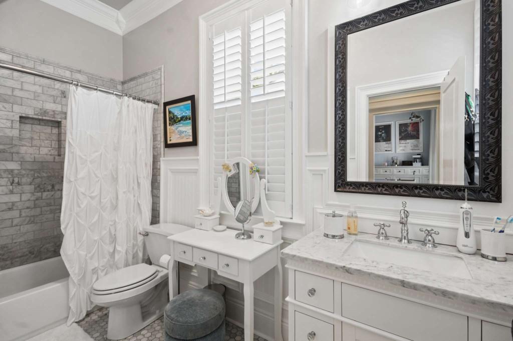 305 Abercorn Square Property Photo 36