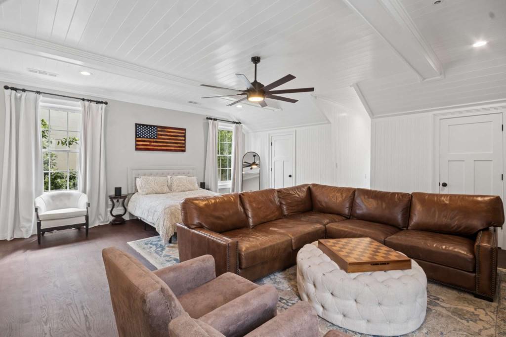 305 Abercorn Square Property Photo 40