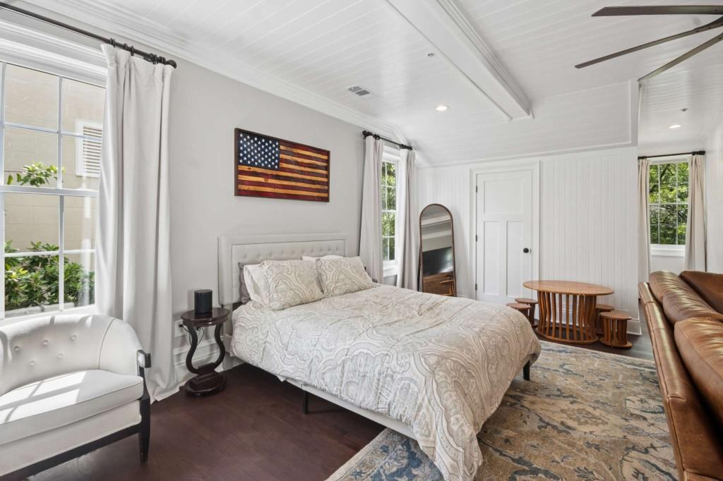 305 Abercorn Square Property Photo 41