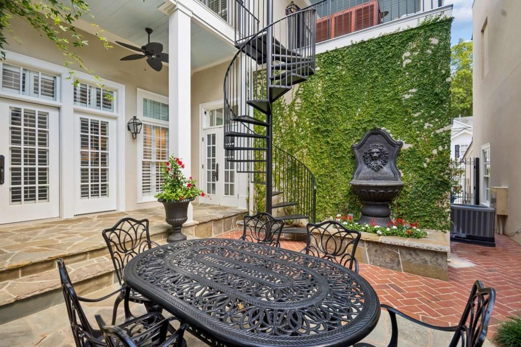 305 Abercorn Square Property Photo 44