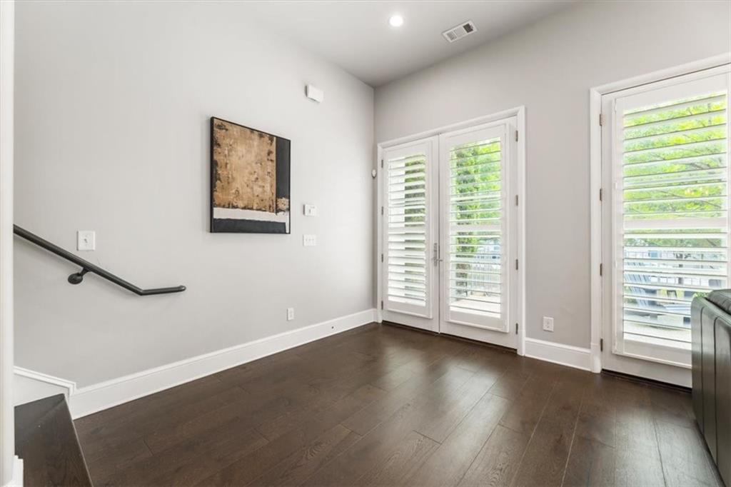 878 3rd Street Property Photo 11
