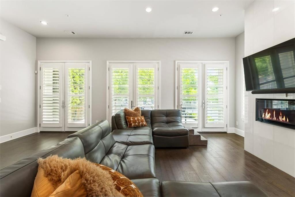 878 3rd Street Property Photo 16