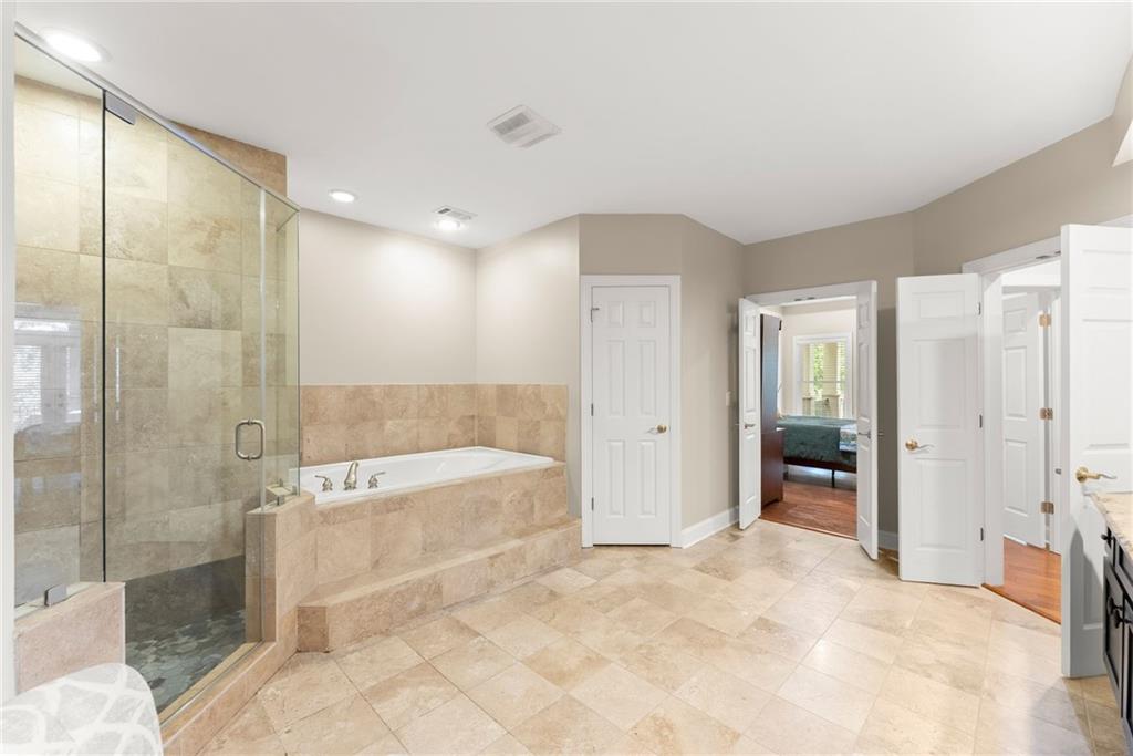 2819 Ne Point Overlook Property Photo 58