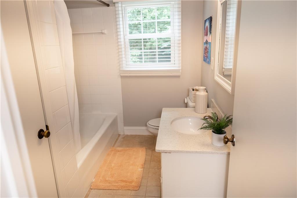 5382 Rockwood Ct. Property Photo 5