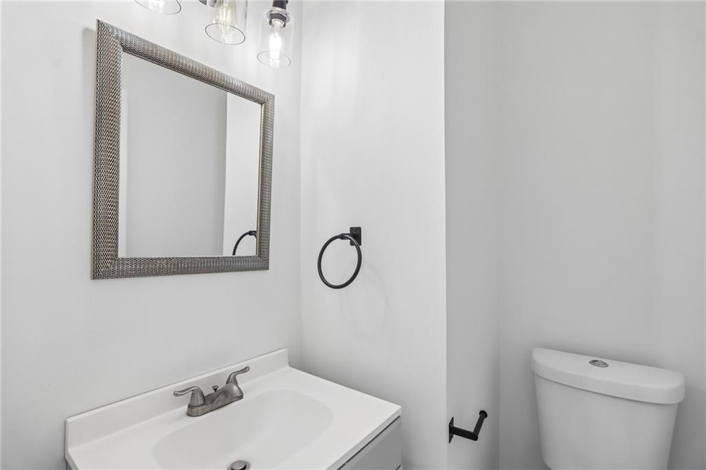 300 Harcourt Place Property Photo 28