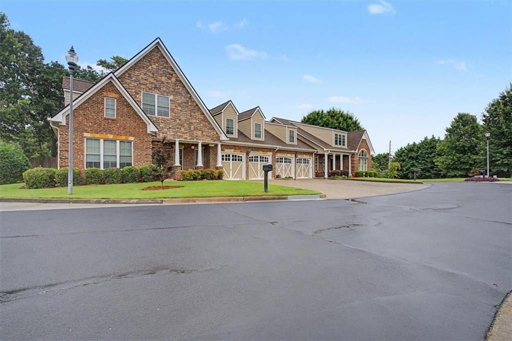 2327 Sandy Oaks Drive Property Photo 4