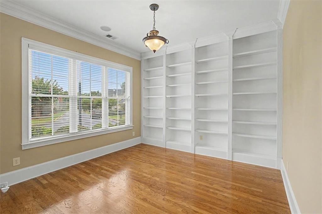 2327 Sandy Oaks Drive Property Photo 8