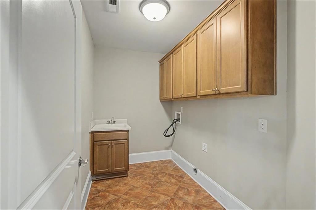 2327 Sandy Oaks Drive Property Photo 40