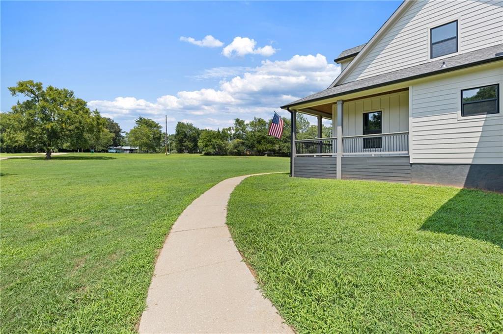 496 Davis Road Property Photo 3