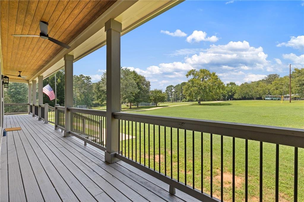 496 Davis Road Property Photo 6