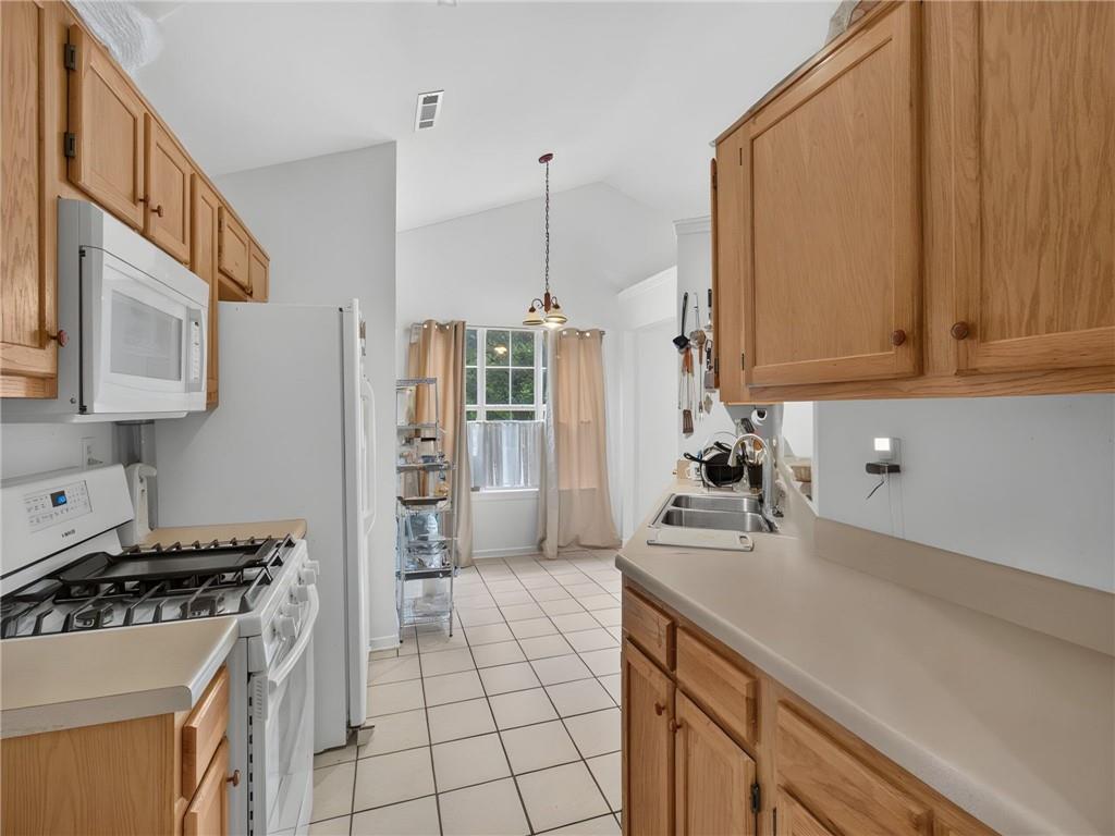 109 Collins Way Property Photo 4