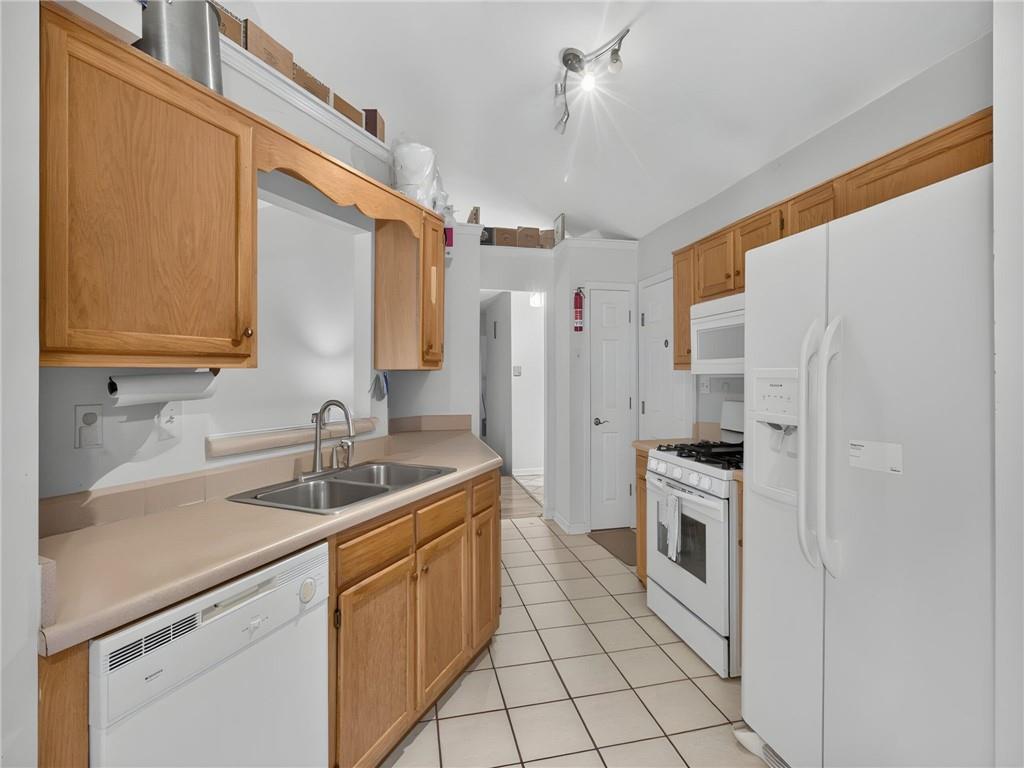 109 Collins Way Property Photo 5