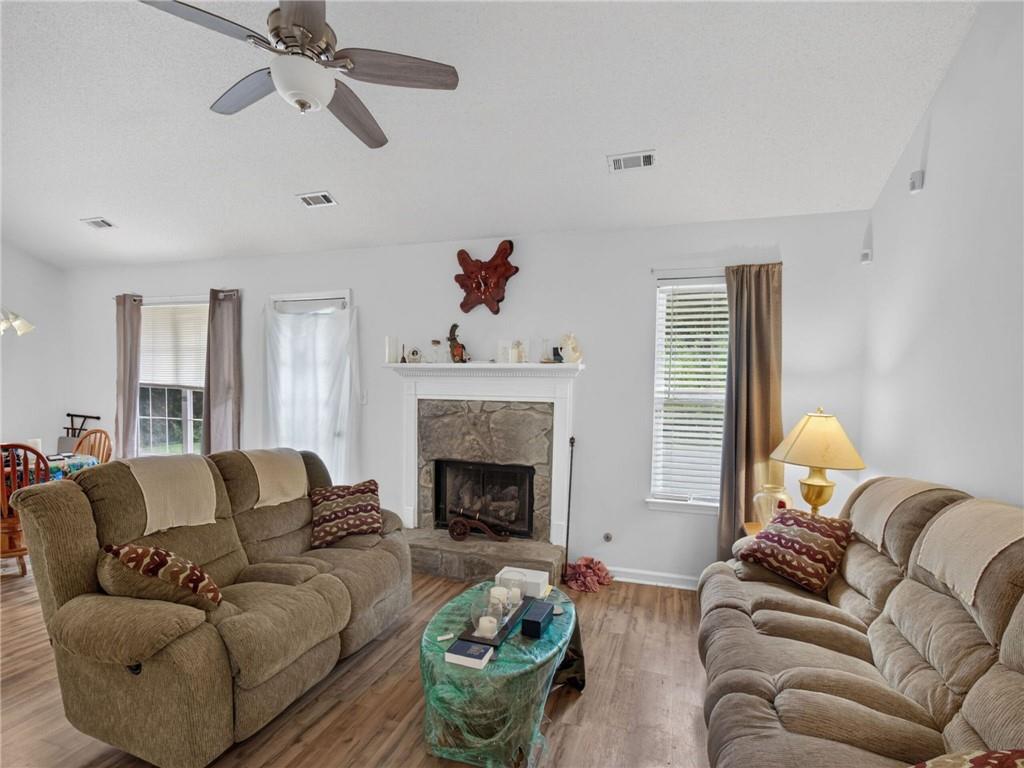 109 Collins Way Property Photo 10