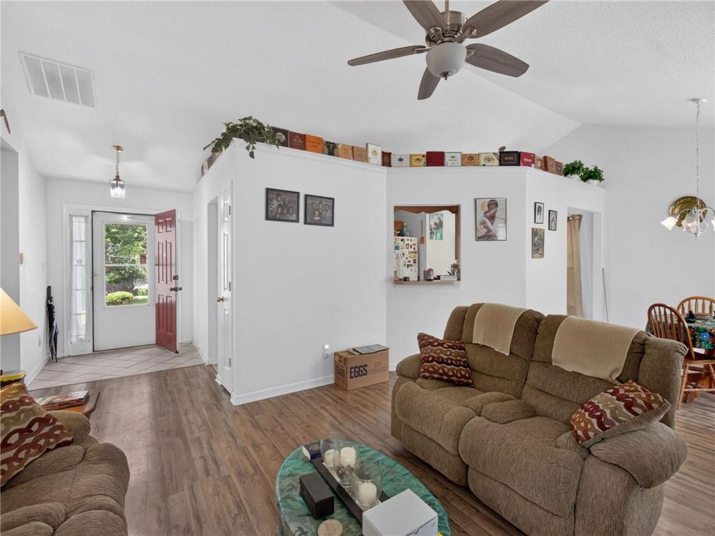 109 Collins Way Property Photo 11