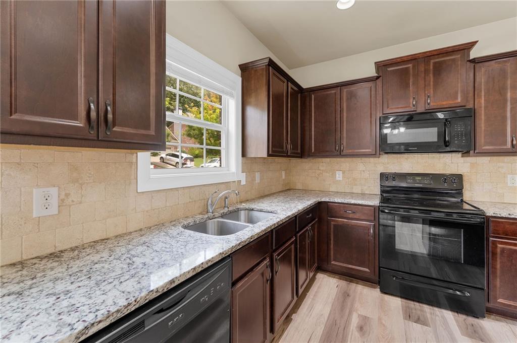 800 Ansbeth Way Property Photo 14
