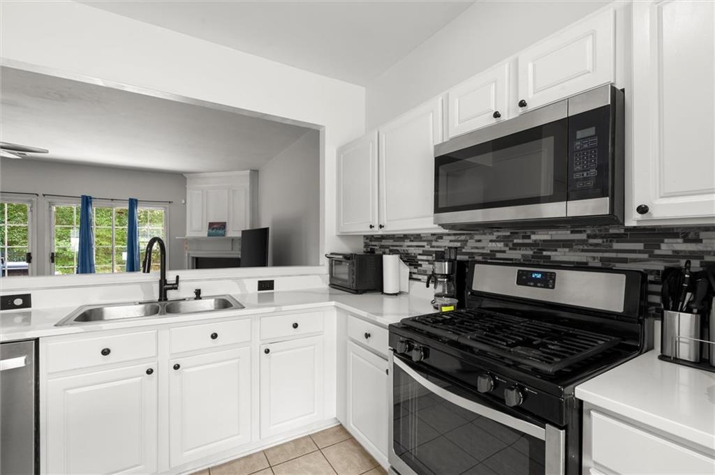 3737 Berkeley Crossing Property Photo 8