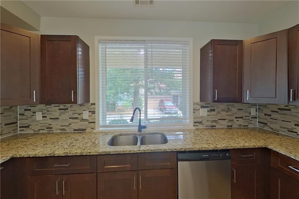 7811305 Property Photo 5